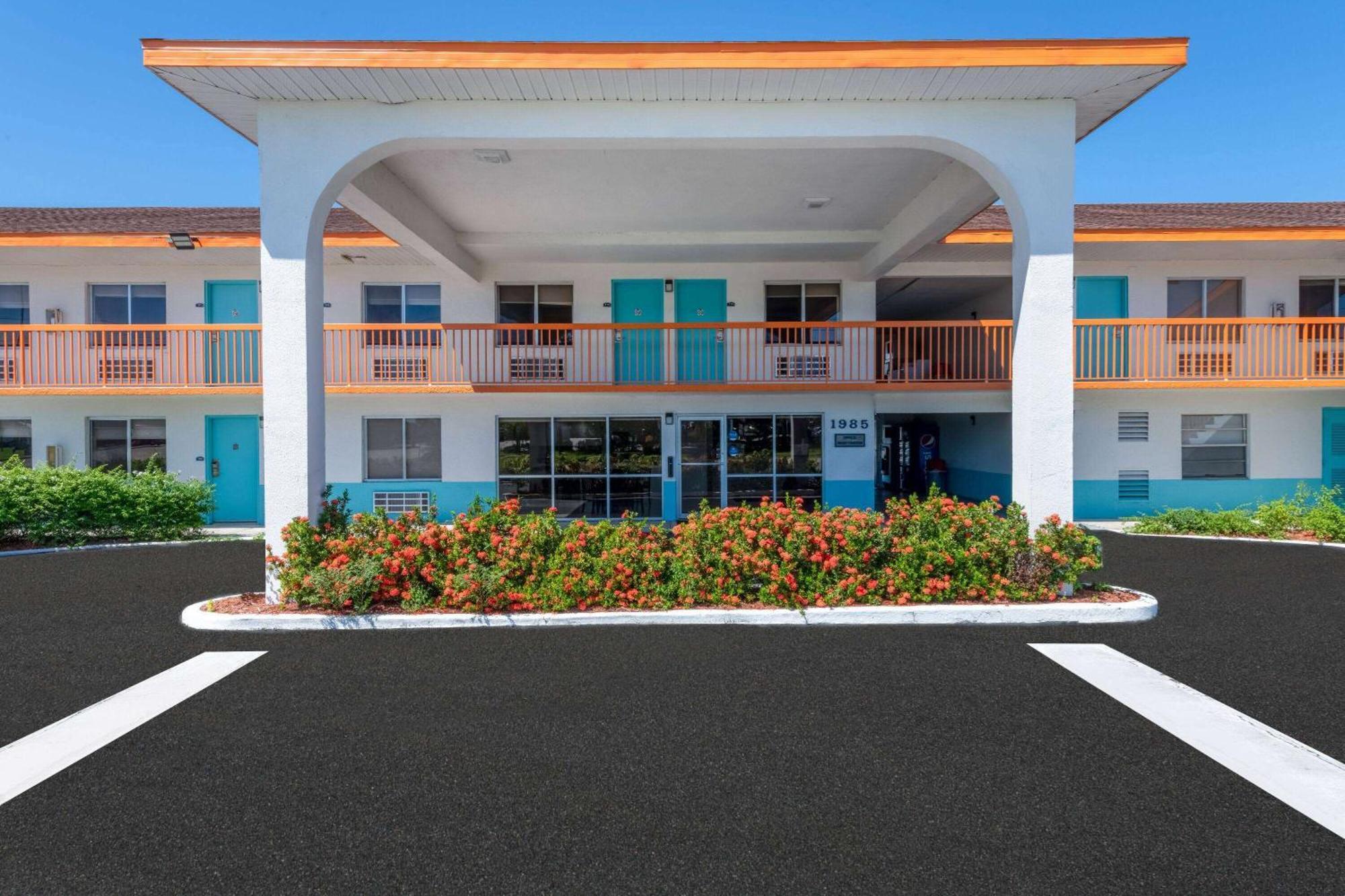 Howard Johnson By Wyndham Vero Beach/I-95 Exterior foto