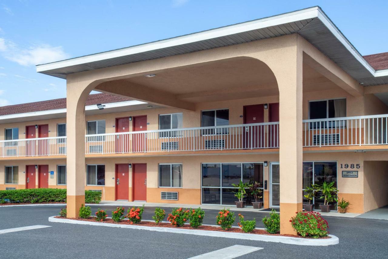 Howard Johnson By Wyndham Vero Beach/I-95 Exterior foto